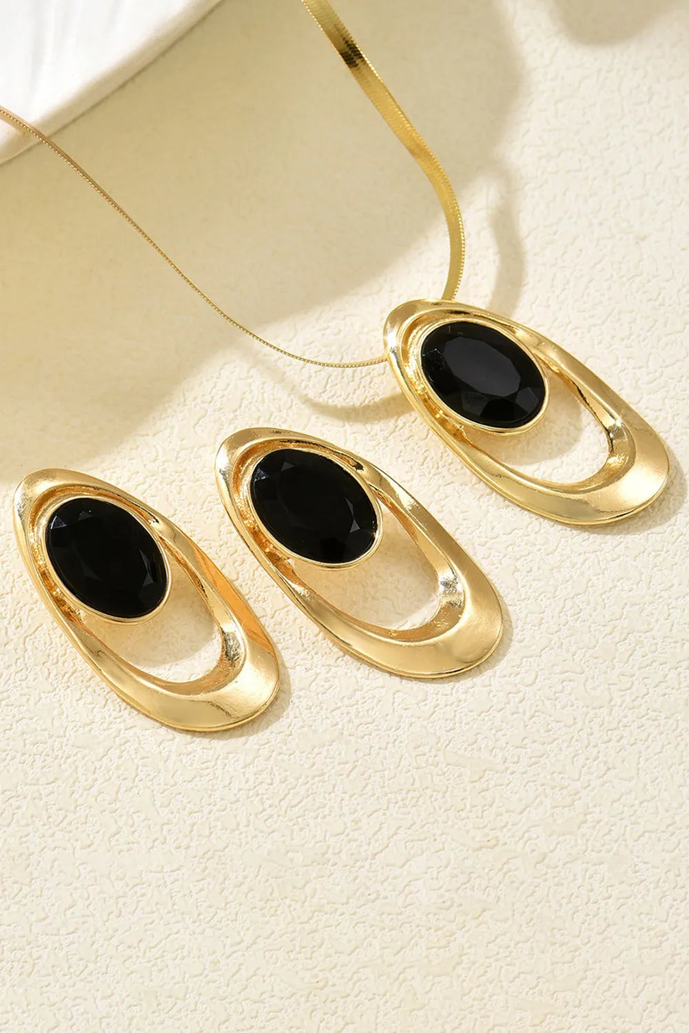 Stylish Oval Rhinestone Pendant Necklace Stud Earrings Jewelry Set