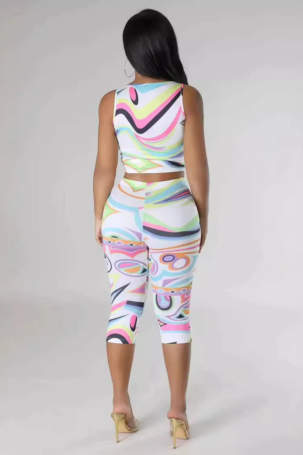 All Over Print Round Neck Sleeveless Top Capri Pants 2pcs Set