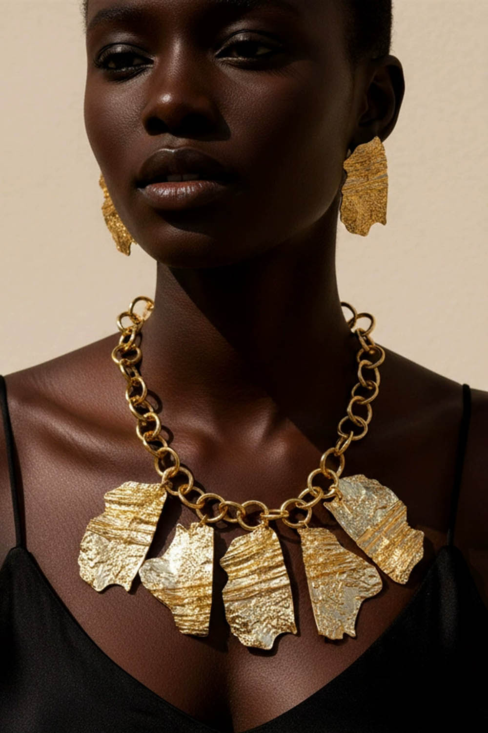 Vintage Textured Irregular Shaped Pendant Chunky Chain Necklace