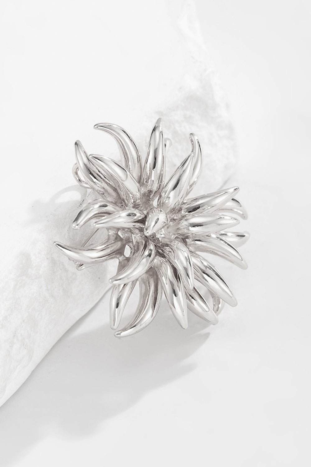 Fashionable Metallic Sheen Flower Shaped Geometric Ring Brooch