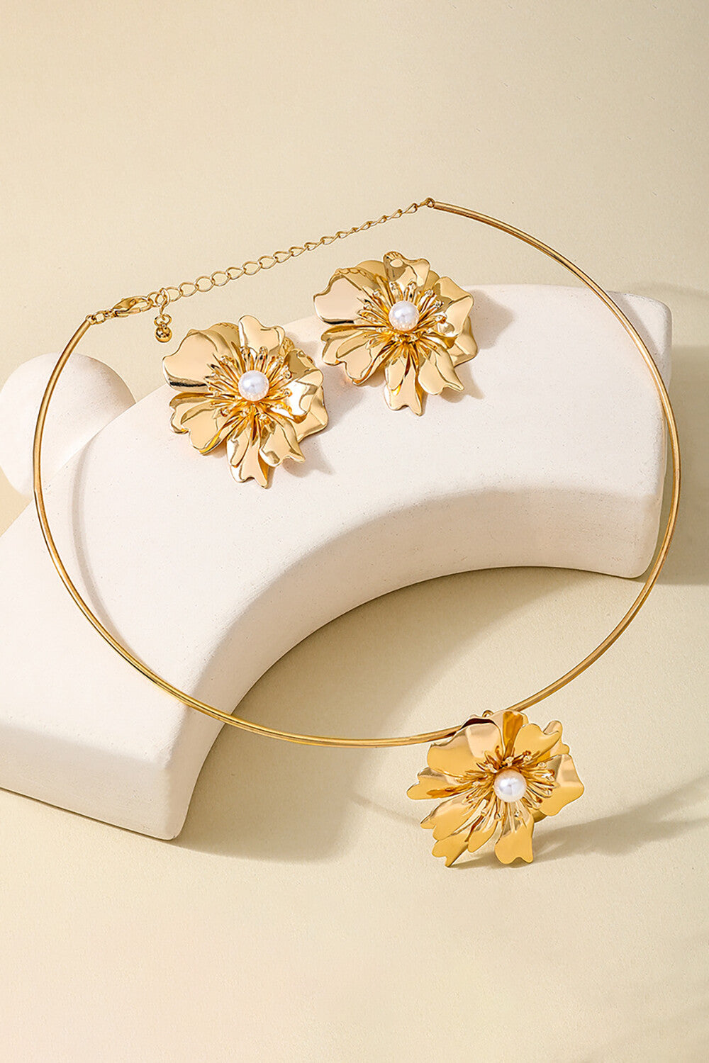 Alloy Flower Pendant Necklace Stud Earrings Set