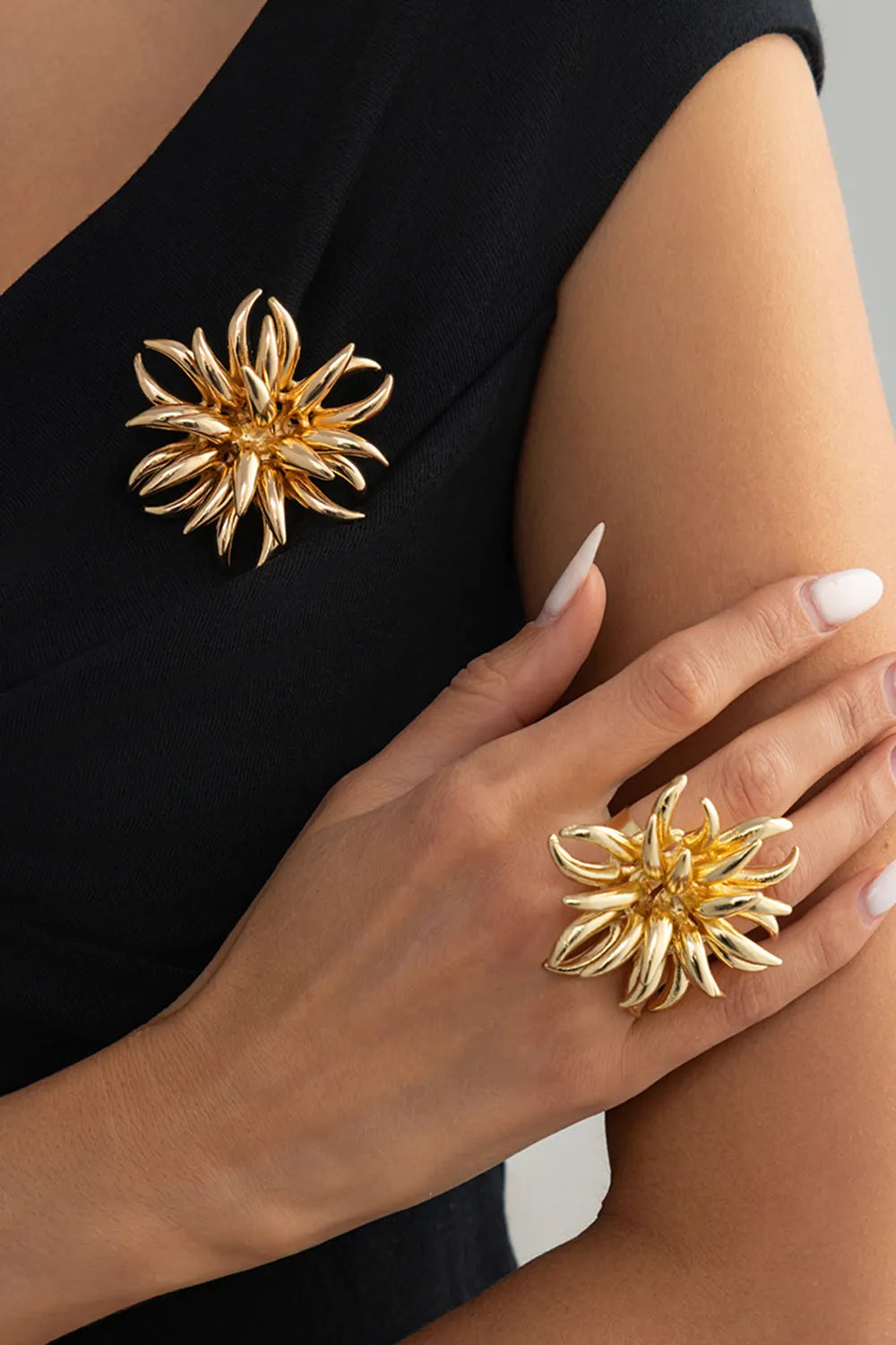 Fashionable Metallic Sheen Flower Shaped Geometric Ring Brooch