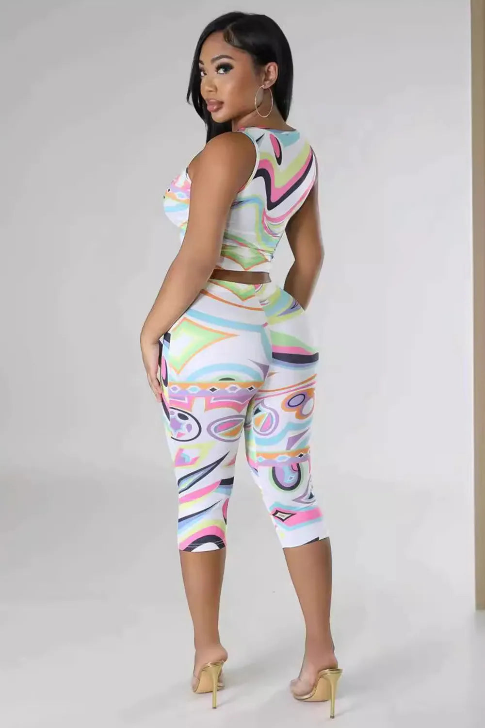 All Over Print Round Neck Sleeveless Top Capri Pants 2pcs Set