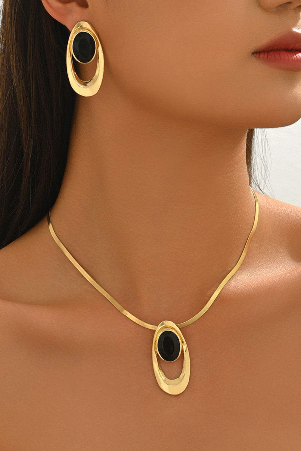 Stylish Oval Rhinestone Pendant Necklace Stud Earrings Jewelry Set