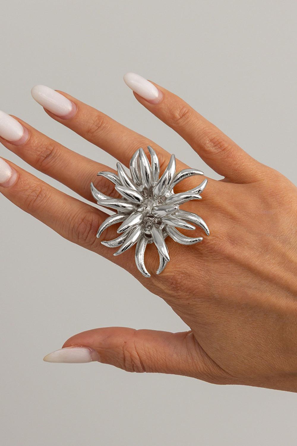 Fashionable Metallic Sheen Flower Shaped Geometric Ring Brooch