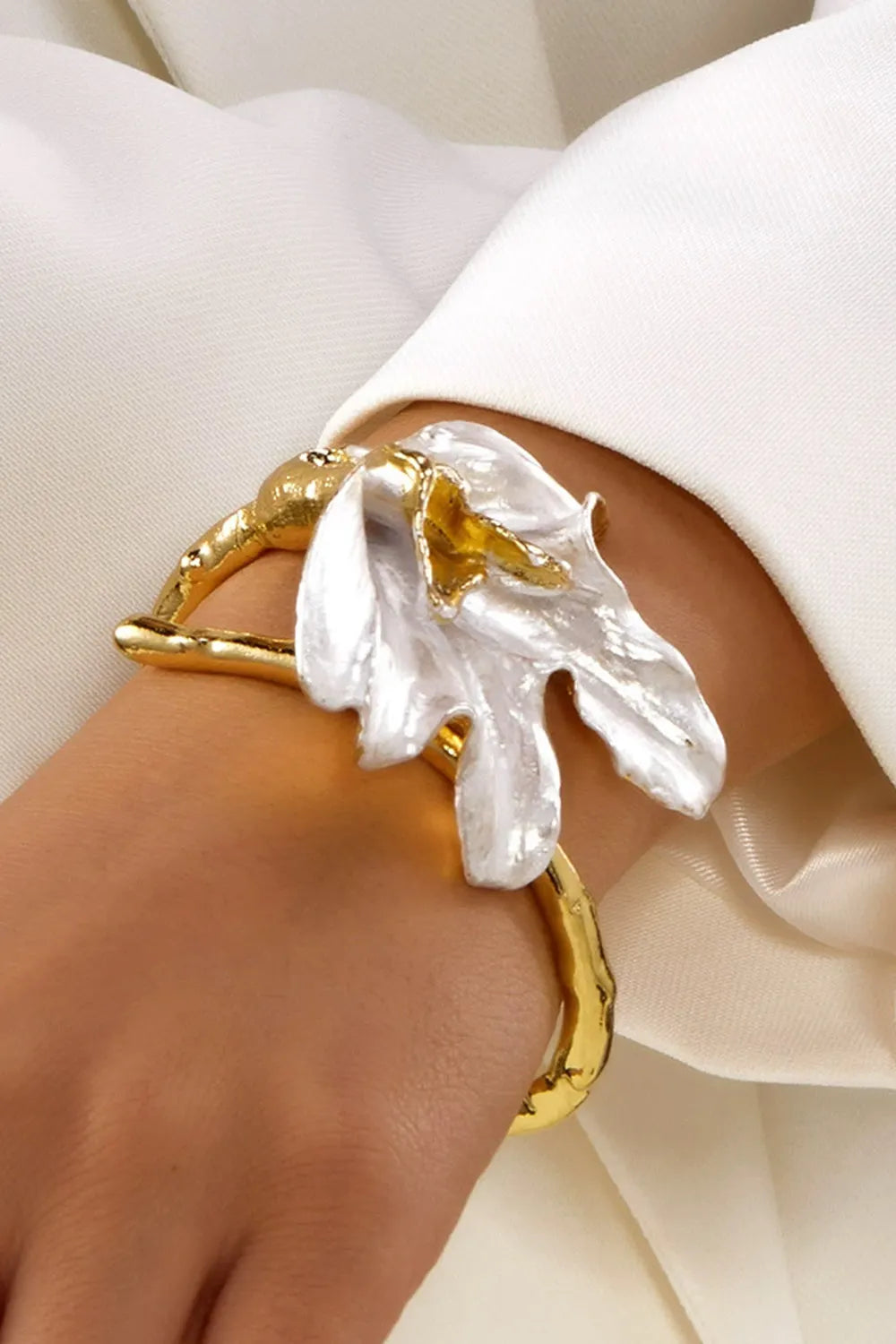 Elegant White Enamel Glaze 3D Tulip Open Wrist Cuff Bangle Bracelet