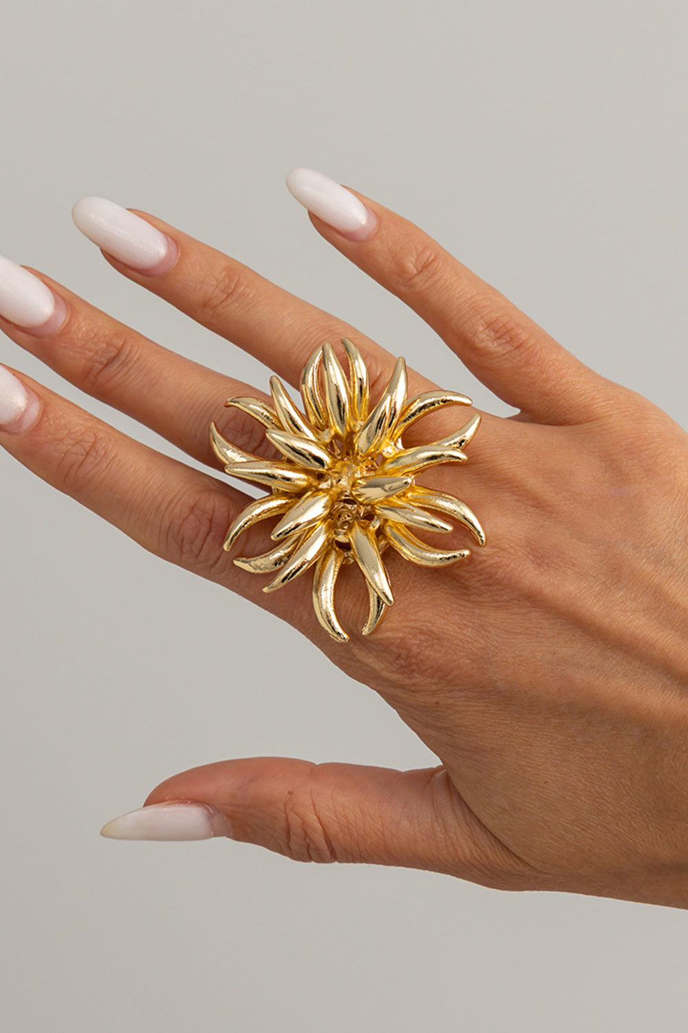 Fashionable Metallic Sheen Flower Shaped Geometric Ring Brooch