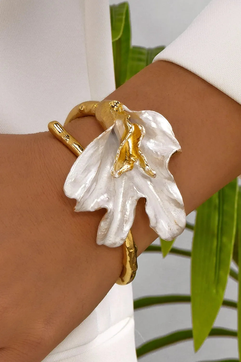 Elegant White Enamel Glaze 3D Tulip Open Wrist Cuff Bangle Bracelet