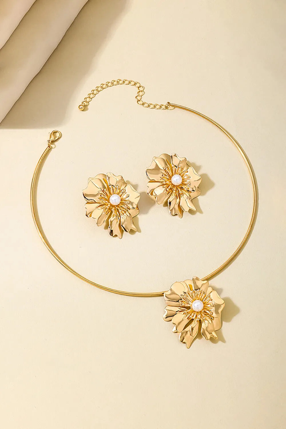 Alloy Flower Pendant Necklace Stud Earrings Set