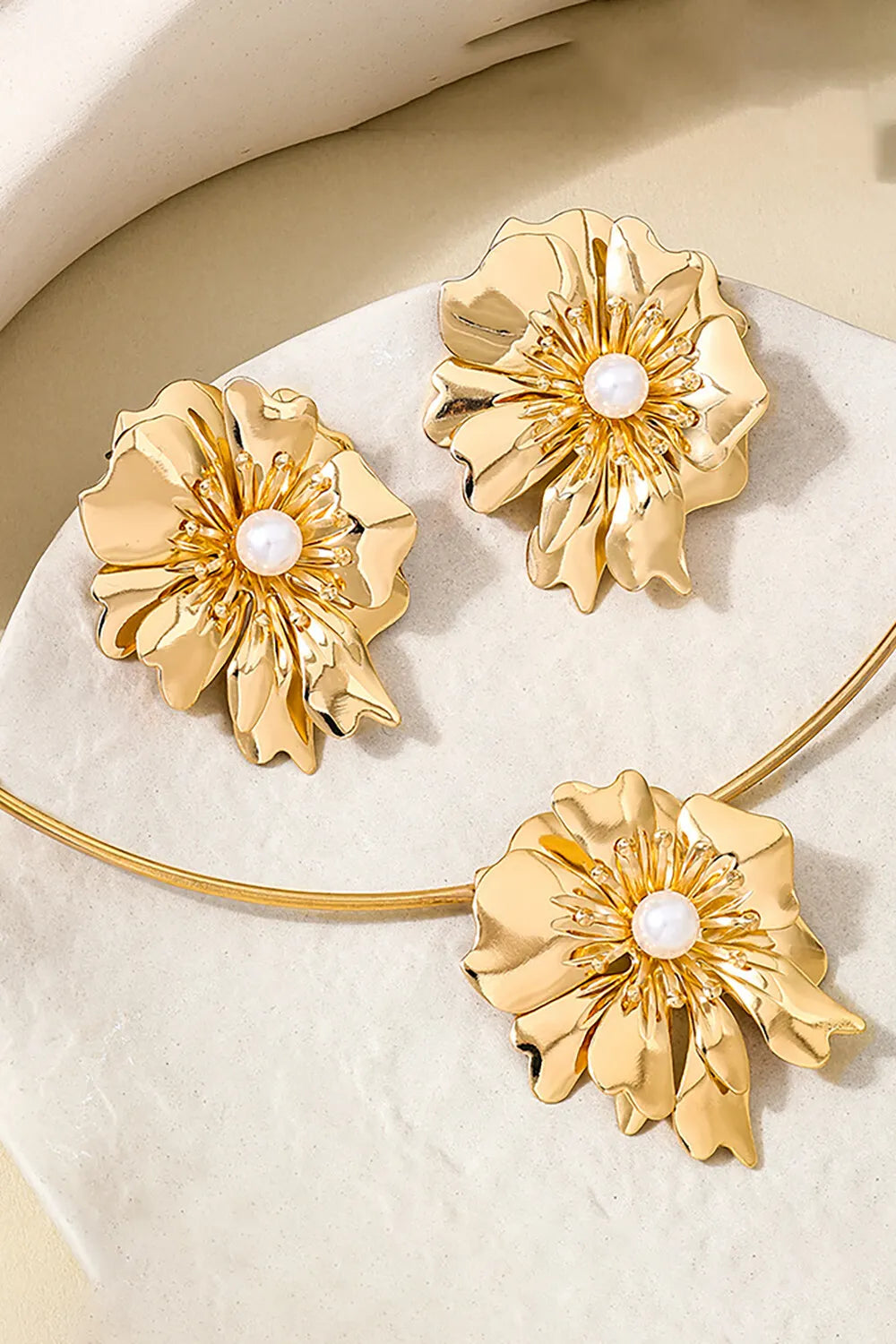 Alloy Flower Pendant Necklace Stud Earrings Set