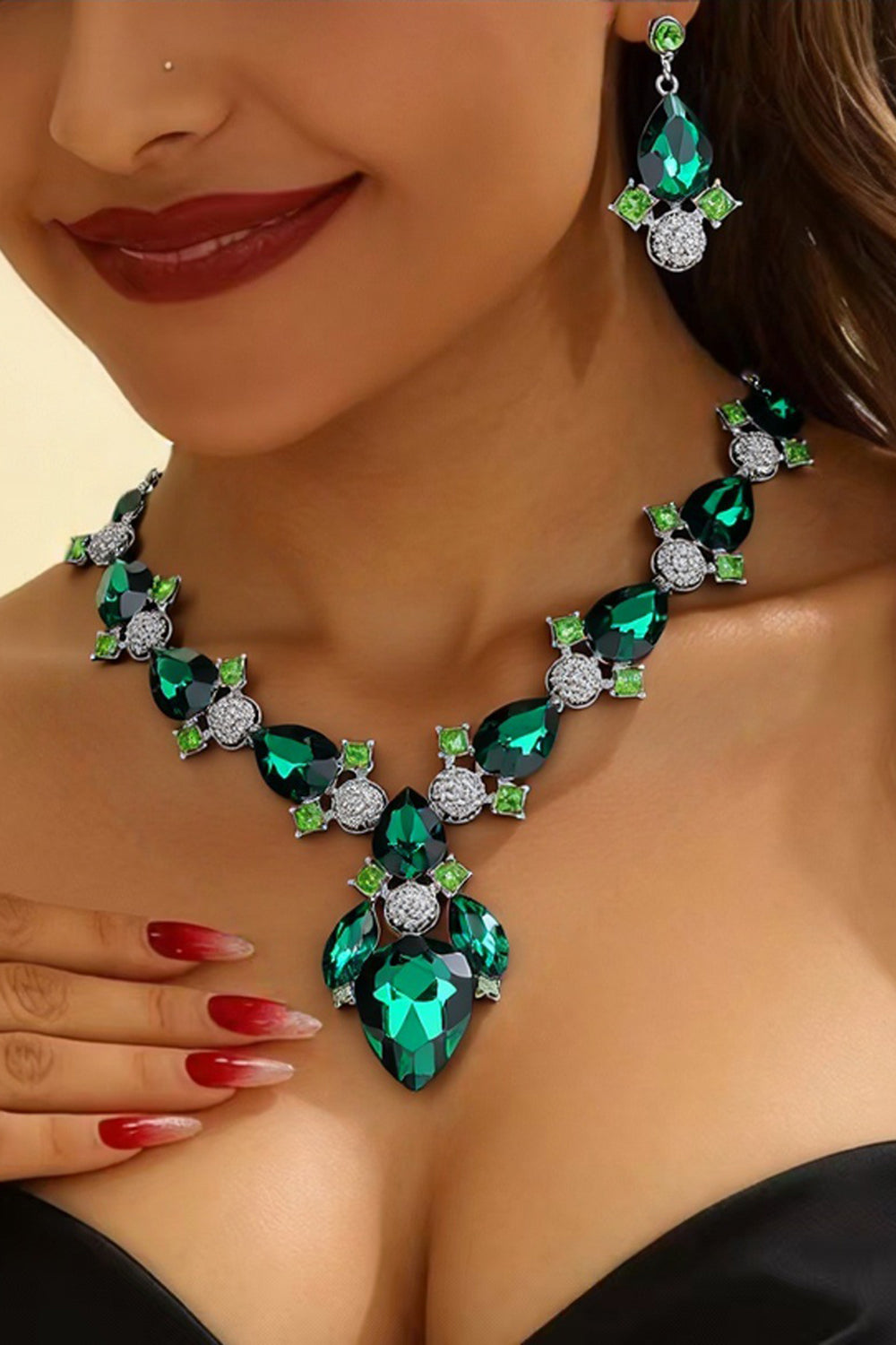 Fashion Water Droplet Shaped Rhinestone Pendant Necklace Earrings Jewelry Set